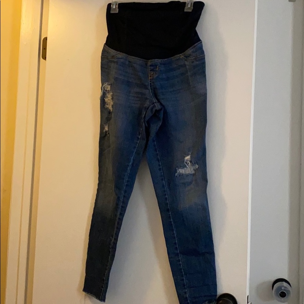 Full panel distressed maternity jeggings